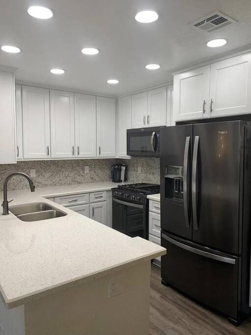 Eye Catching....beautiful, Cozy, Furnished Cathedral City