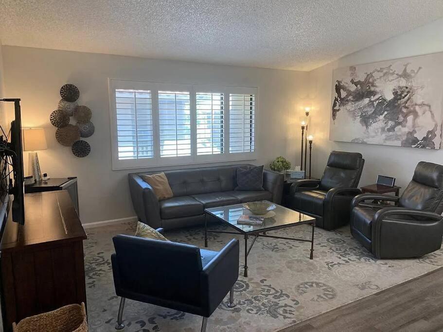 Eye Catching....beautiful, Cozy, Furnished Apartment *