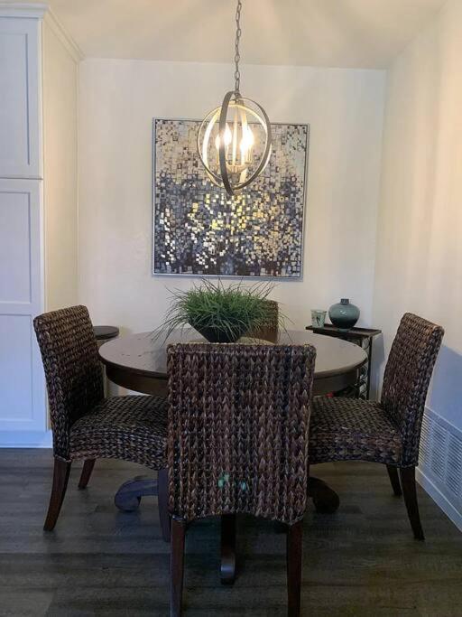 Apartment Eye Catching....beautiful, Cozy, Furnished